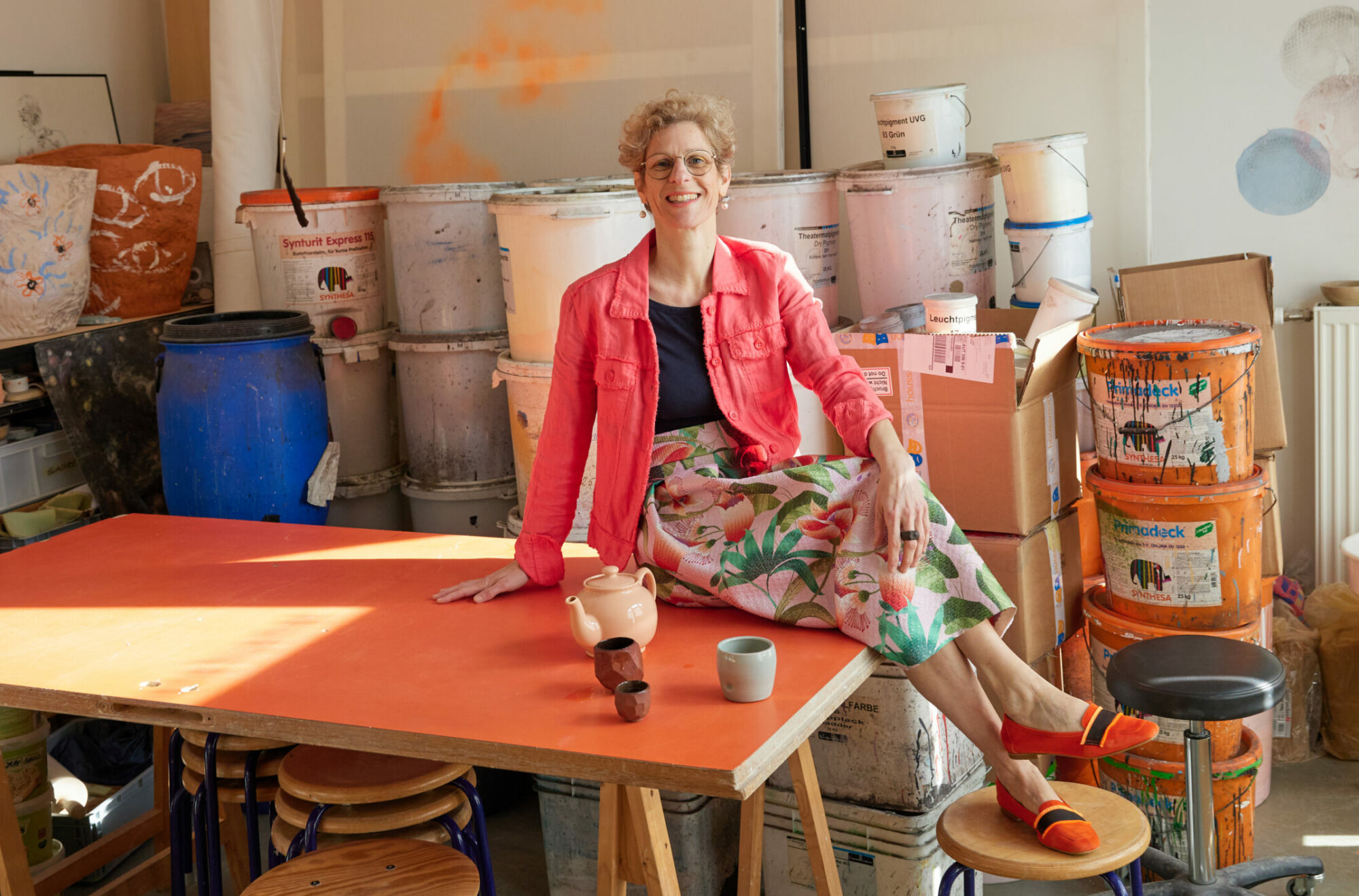 Künstlerin im Atelier